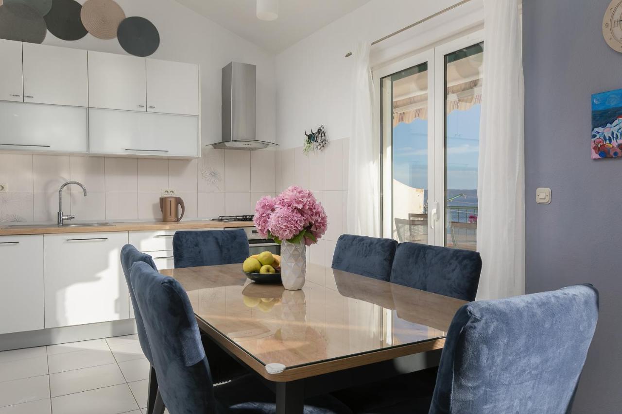 Apartment By The Sea Podgora Exterior photo